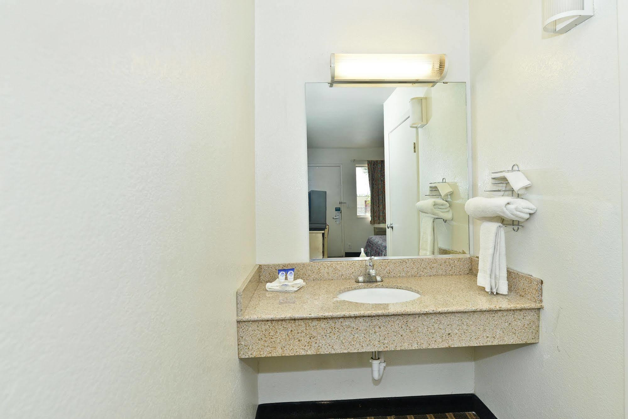 Americas Best Value Inn Amarillo Airport/Grand Street Exterior foto